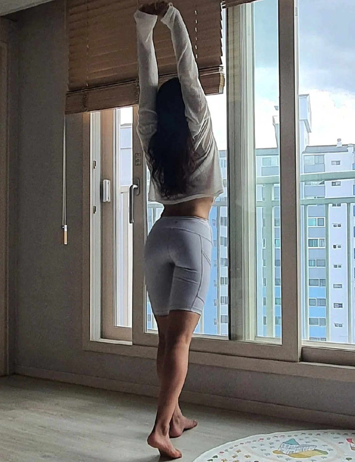 8" Side Pockets Yoga Shorts lightgray ins_yoga