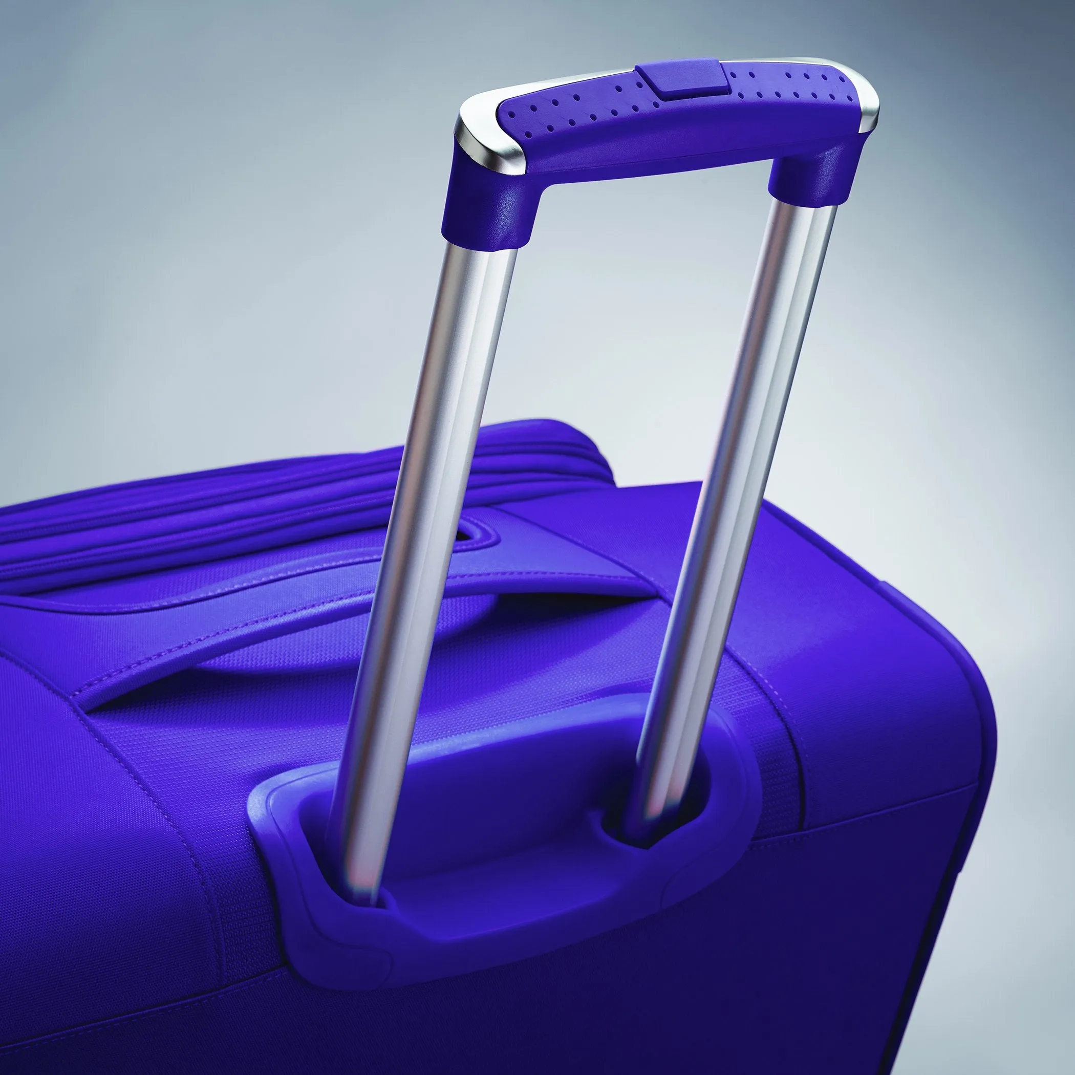 American Tourister Ilite Max 25" 4-Wheel Medium Luggage
