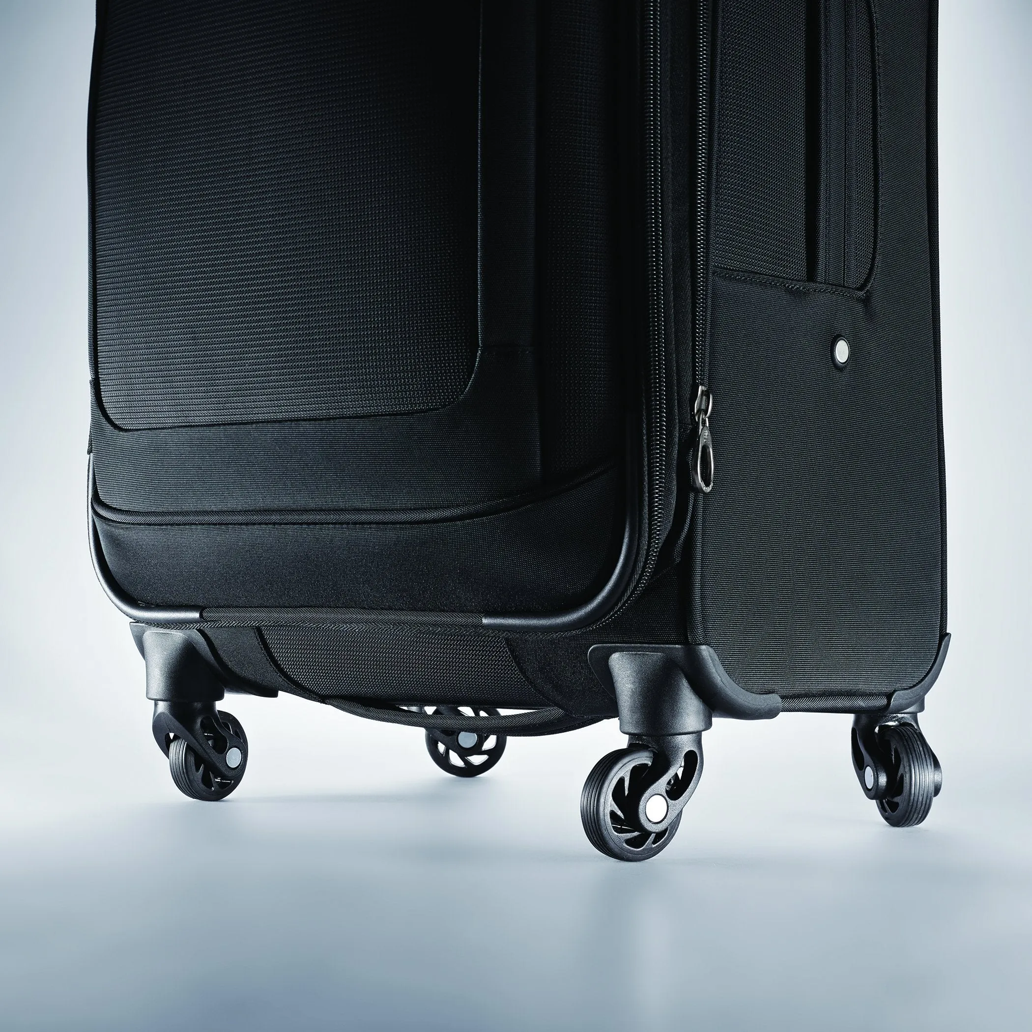 American Tourister Ilite Max 25" 4-Wheel Medium Luggage