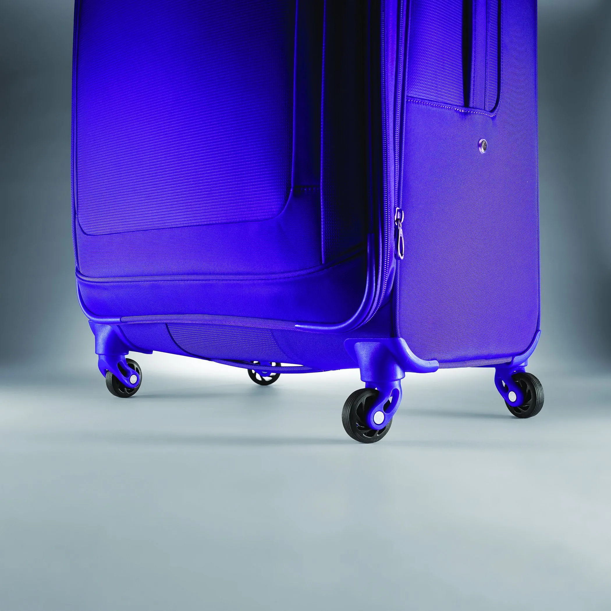 American Tourister Ilite Max 25" 4-Wheel Medium Luggage