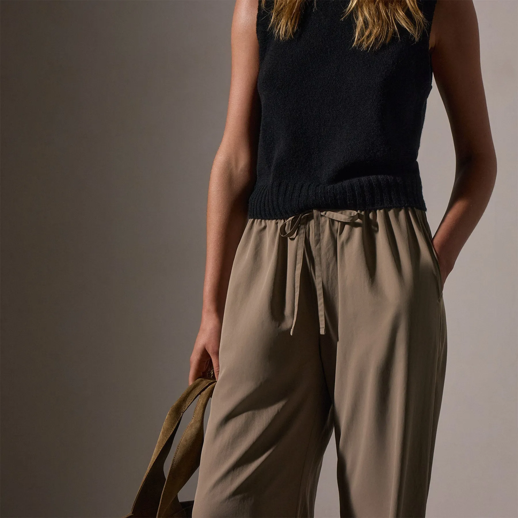 Lightweight Matte Sateen Trouser - Fawn